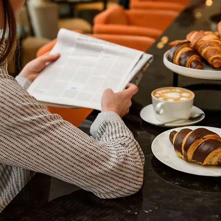 Sofitel Victoria Отель
