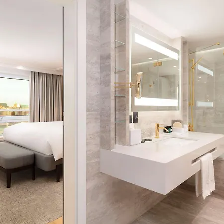 Sofitel Victoria Hotel
