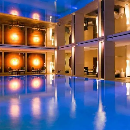 Sofitel Victoria Hotel