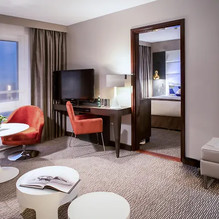 Sofitel Victoria Hotel
