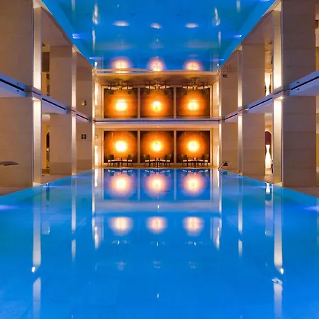 Sofitel Victoria Hotel