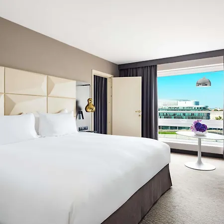 Sofitel Victoria Hotel 5*