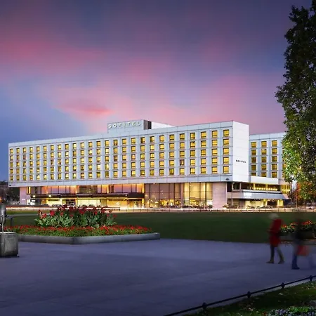 Отель Sofitel Victoria