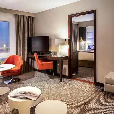 Sofitel Victoria Отель