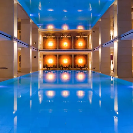 Sofitel Victoria Отель