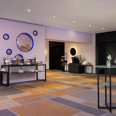 Sofitel Victoria Отель