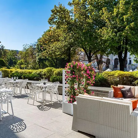 Sofitel Victoria Отель