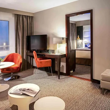 Sofitel Victoria Отель
